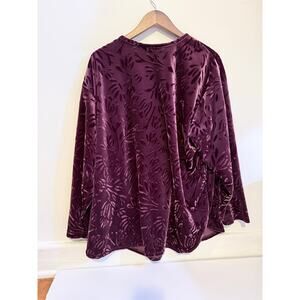 Bentley Plus 2XL Purple Velvet Long Sleeve Top with a Floral Pattern